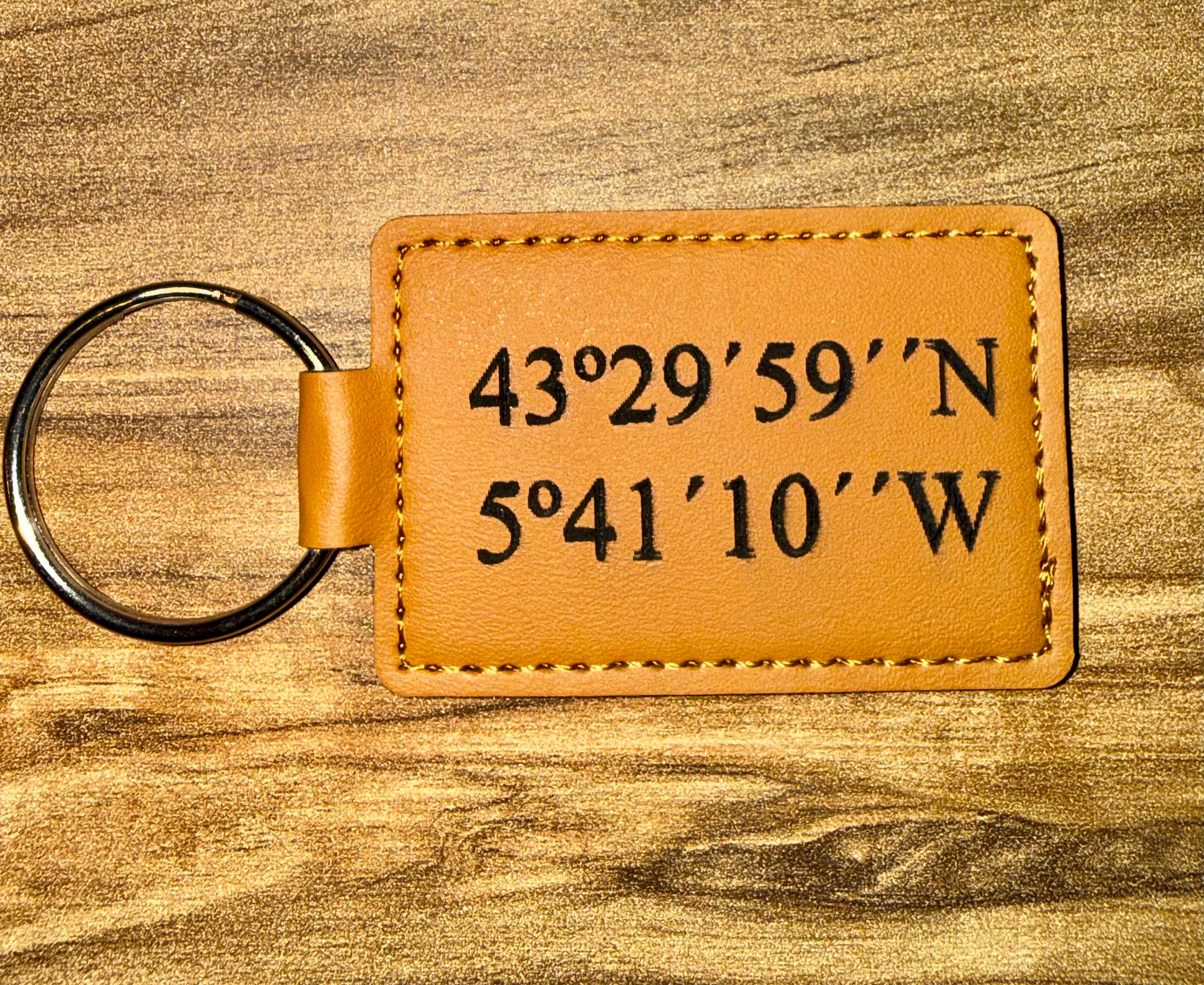 Llavero coordenadas en cuero